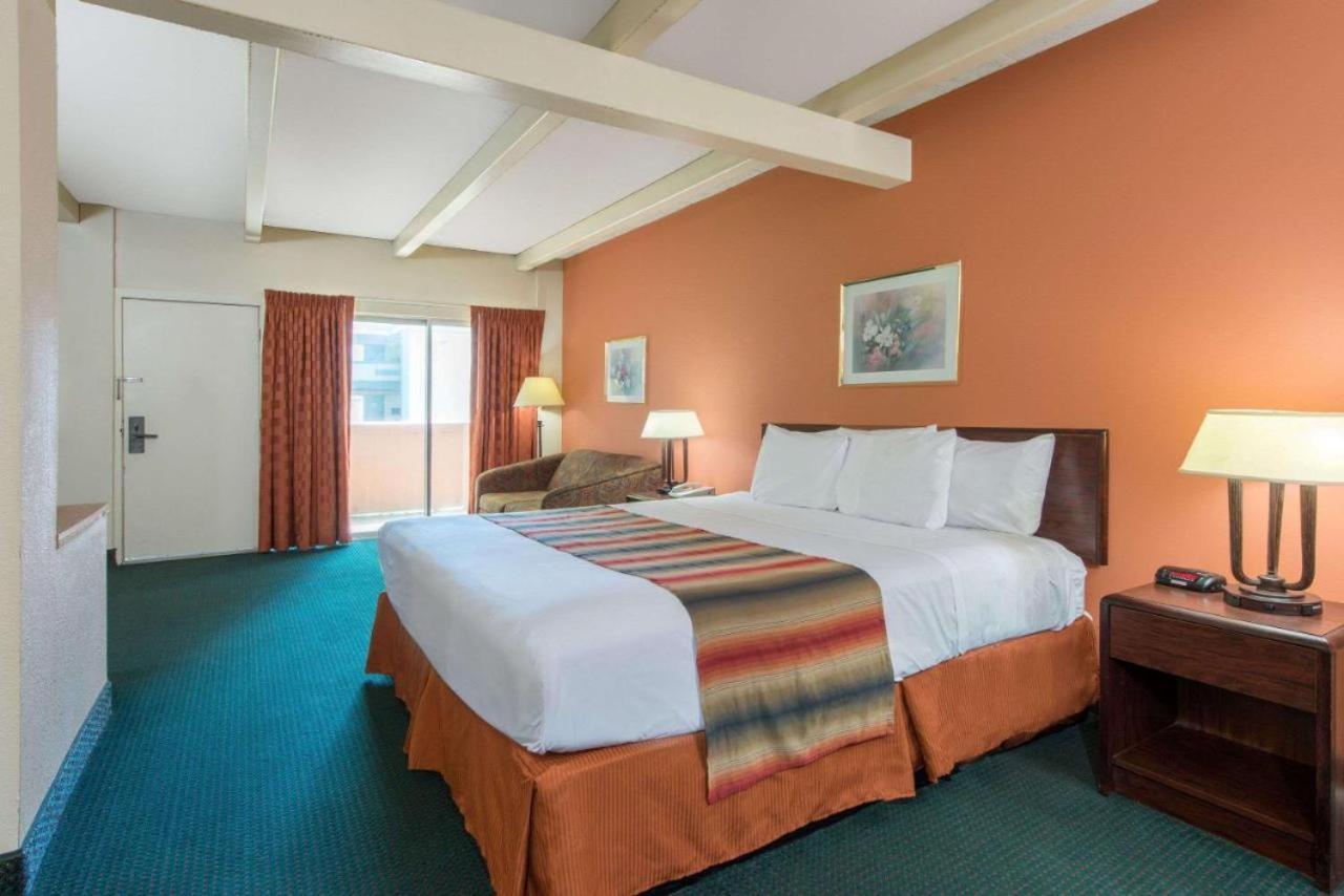 Haven Inn & Suites St Louis Hazelwood - Airport North Екстериор снимка