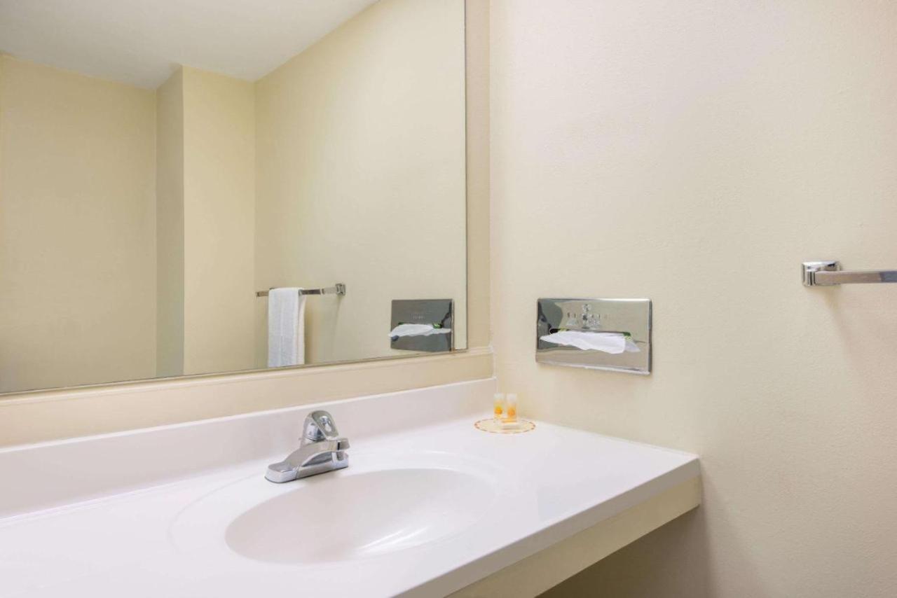 Haven Inn & Suites St Louis Hazelwood - Airport North Екстериор снимка